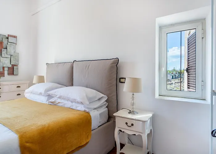 Iflat Spanish Steps Elegant & Spacious