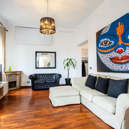 Iflat Spanish Steps Elegant & Spacious