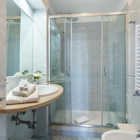 Iflat Spanish Steps Elegant & Spacious